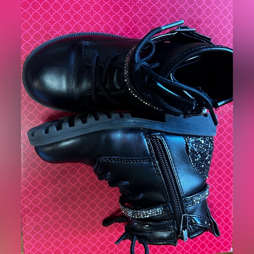 Worn once, Black boots size 8’